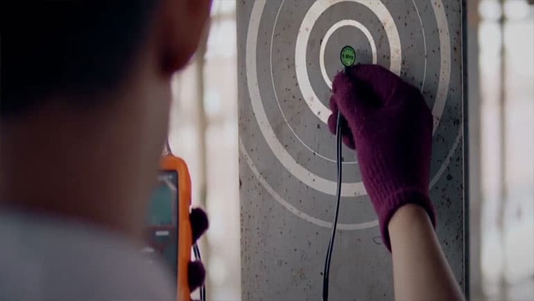 Aplikasi Thickness Gauge dalam Industri Otomotif dan Dirgantara