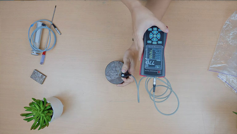 Bagaimana Mengkalibrasi Alat Ukur Kekerasan Baja Untuk Hasil Yang Akurat