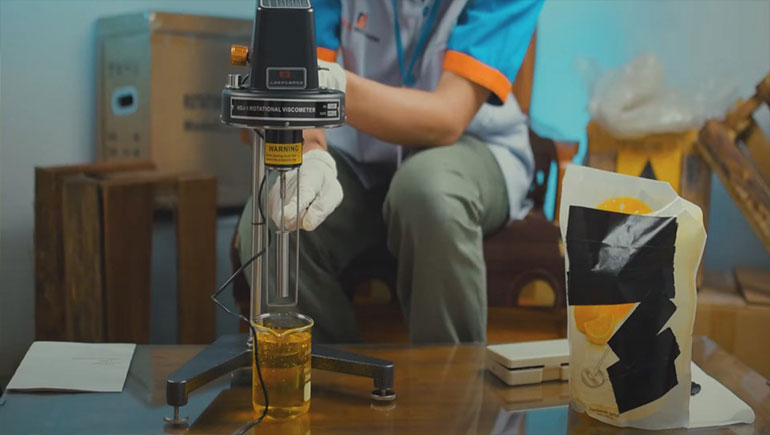 Cara Menggunakan Viscometer untuk Mengukur Kekentalan Cairan