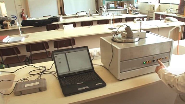 Perbedaan Kalorimeter Bom dan Kalorimeter Adiabatik dalam Analisis Termokimia