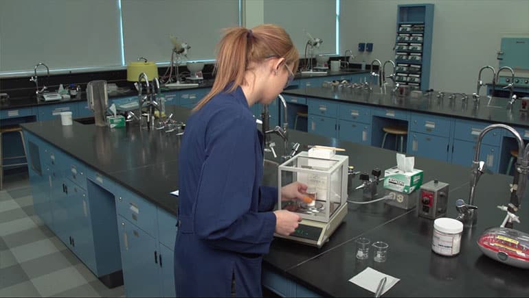 Peran Timbangan Analitik dalam Pengendalian Kualitas Farmasi