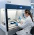 Biosafety Cabinet modern di dalam laboratorium mikrobiologi untuk perlindungan personel dan sampel
