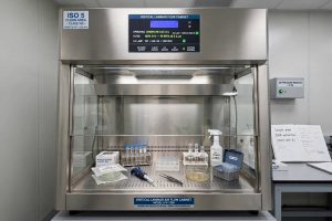 Vertical Laminar Air Flow Cabinet LFV-1200 model ISO 5 Class 100 HEPA H14 downflow 0.45 m per s